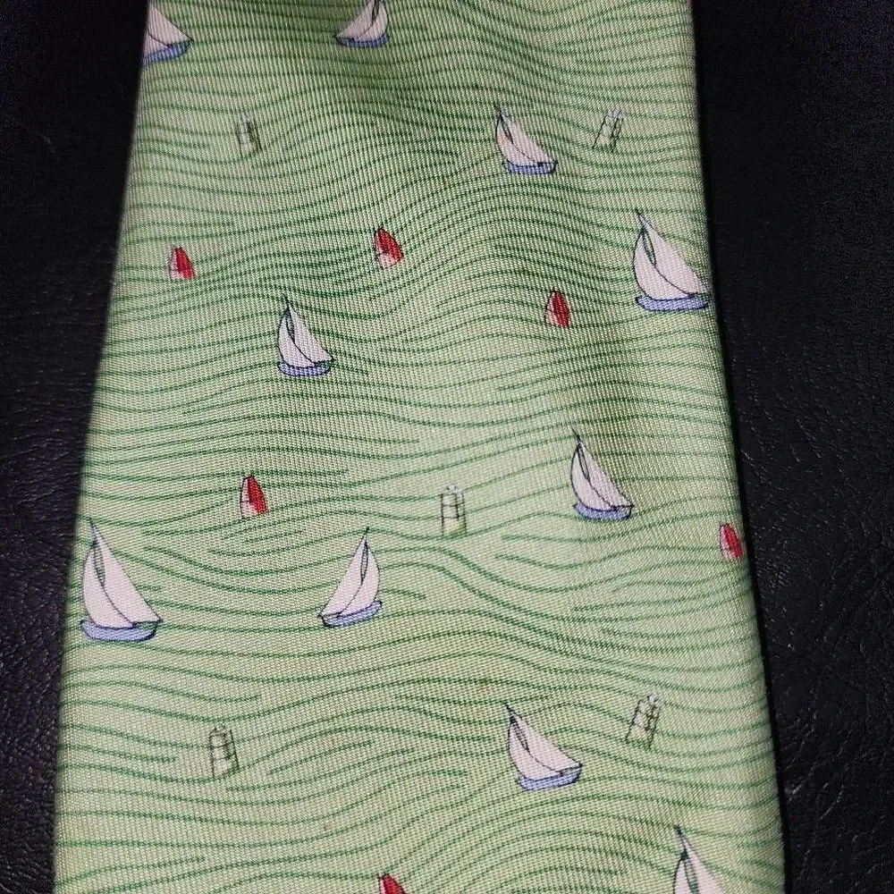 Vineyard Vines Mens Green Silk Sailboat Neck Tie‎